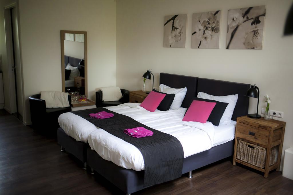 Bed and Breakfast Rheezerstee Экстерьер фото